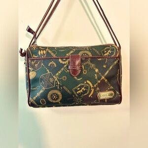 Vintage style messenger or shoulder bag. Lovely brown leather detailing.